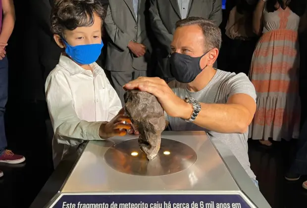 Governo de SP homenageia menino de 5 anos que descobriu asteroides