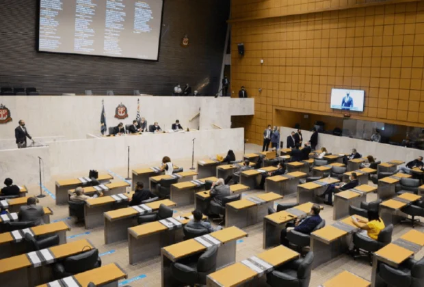 SP anuncia aumento salarial de 20% a profissionais da saúde e segurança