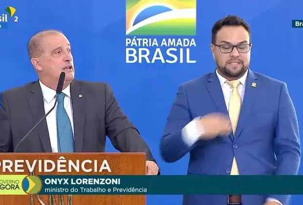 Cartão de vacina e CNH podem ser usados como prova de vida do INSS