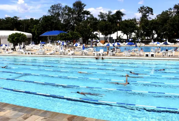 Prefeitura de Amparo abre cadastro para novas turmas do “Nadadores do Futuro”