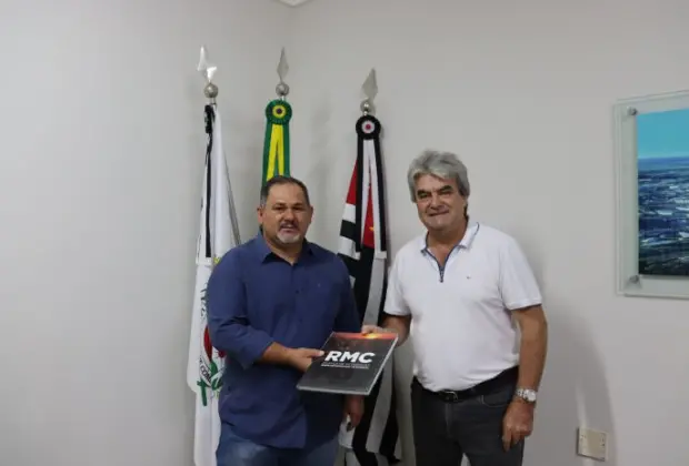 Câmara é presenteada com livro que celebra os 20 anos da Região Metropolitana de Campinas (RMC)