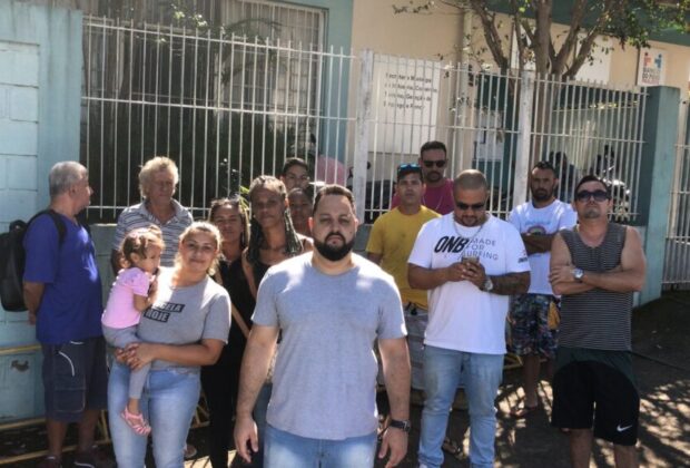 Trabalhadores de Cosmópolis se reúnem em frente ao CRTC