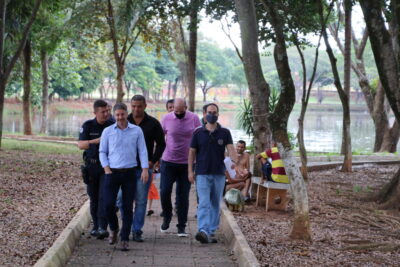 Prefeito e equipe visitam Jardim dos Lagos para levantamento de prioridades