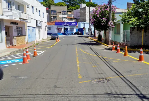 Obras implanta estacionamento 45° e área central ganha 65 vagas para carros