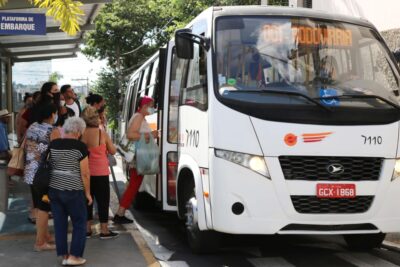 Toninho Bellini reduz a tarifa de ônibus para R$ 2,50 de segunda a domingo e isenta aos feriados