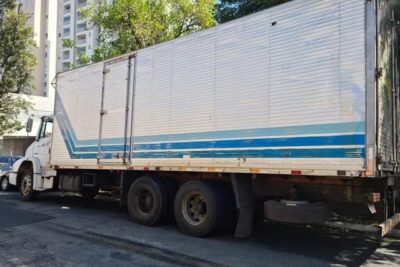 Caminhão roubado com carga avaliada em R$ 55 mil é recuperado em Limeira