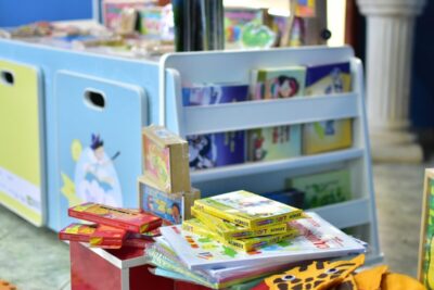 Dia de incentivo à leitura em Campinas tem entrega de mini biblioteca e contação de histórias para crianças