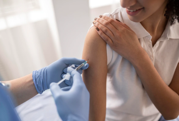 Saúde aplica 5.270 doses no sábado de vacinação contra a gripe e de livre demanda contra Covid-19
