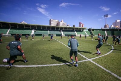 Guarani faz último treino em Campinas antes da estreia na Série B; veja provável escalação