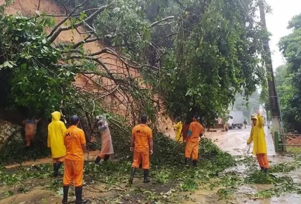 Sobe para 17 o número de mortes pelas chuvas no Rio de Janeiro