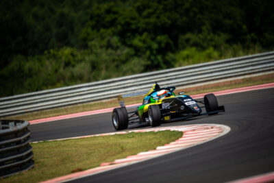 Fórmula 4 acelera pela primeira vez no Brasil. Confira as imagens