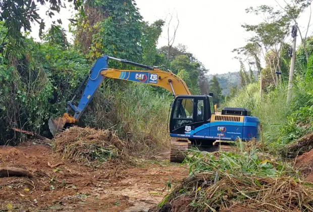 Estrada rural da Nova Louzã recebe serviços de limpeza de aceiros