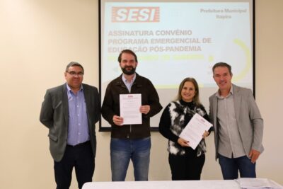 Assinatura de convênio formaliza parceria com SESI para aulas de reforço na rede municipal