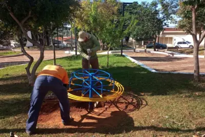 MAIS TRÊS PRAÇAS RECEBEM SERVIÇOS DE ZELADORIA