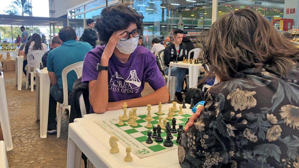 Ajude o time Jundiaí a jogar o Floripa Chess Open