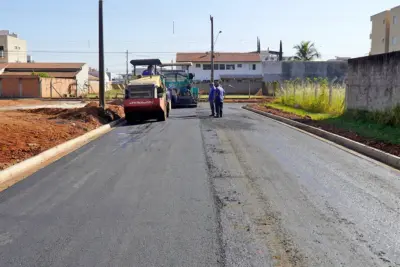 Ruas do Guaçu Parque Real começam a receber asfalto