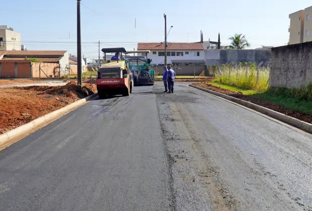 Ruas do Guaçu Parque Real começam a receber asfalto
