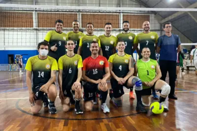 VOLEIBOL MASCULINO ESTREIA COM VITÓRIA NOS REGIONAIS