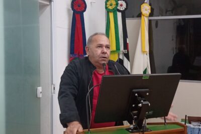 Vereadores de Amparo mantêm Lei para placas de inauguração após veto do prefeito