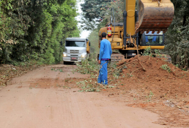 Estrada que liga Martinho Prado ao bairro do Caju começa a receber melhorias