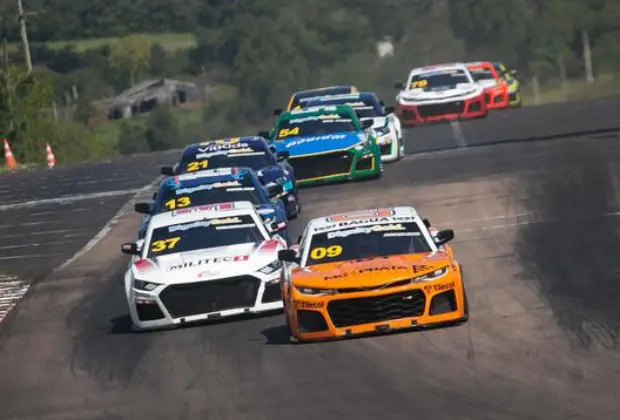 Gaúcho Vitor Genz vence a primeira corrida da Dignity Gold GT Sprint Race no circuito de Tarumã