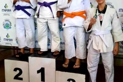 Judocas de Artur Nogueira conquistam 15 medalhas no final de semana _Participações em campeonatos renderam 6 medalhas de ouro, 2 de prata e 7 de bronze_