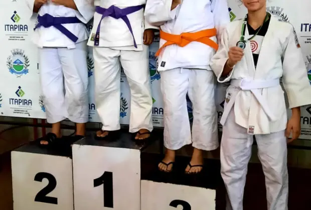 Judocas de Artur Nogueira conquistam 15 medalhas no final de semana _Participações em campeonatos renderam 6 medalhas de ouro, 2 de prata e 7 de bronze_