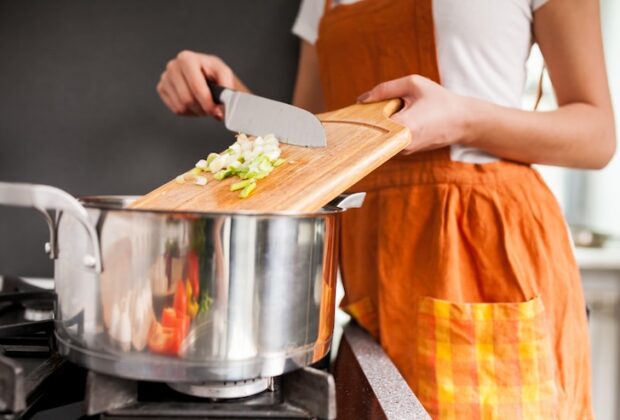 Holambra abre processo seletivo para contratação de cozinheiras