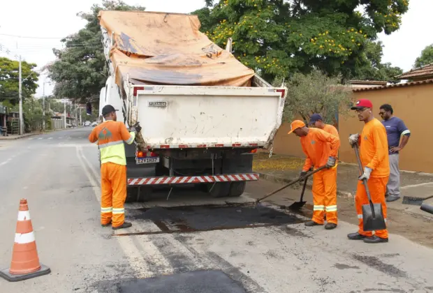 PREFEITURA DE JAGUARIÚNA INTESIFICA OPERAÇÃO TAPA-BURACOS; MORADOR PODE PEDIR POR TELEFONE