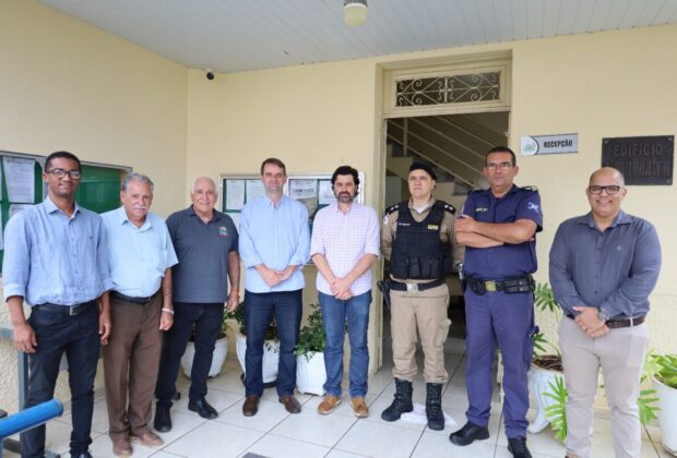 Prefeito e representantes da Polícia Militar de Jacutinga visitam Itapira para conhecer a Muralha Digital
