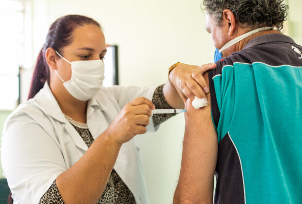 Em Amparo, em todas as unidades da Zona Urbana e USF Rosas é possível vacinar-se de segunda a sexta-feira, das 8h30 às 13 hora