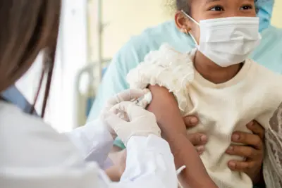 Ministério da Saúde inclui público adolescente para receber vacinas contra meningite e HPV 