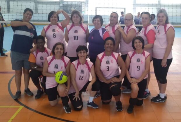 O voleibol adaptado feminino de Amparo fechou o mês com esporte e conscientização sobre o Câncer de Mama