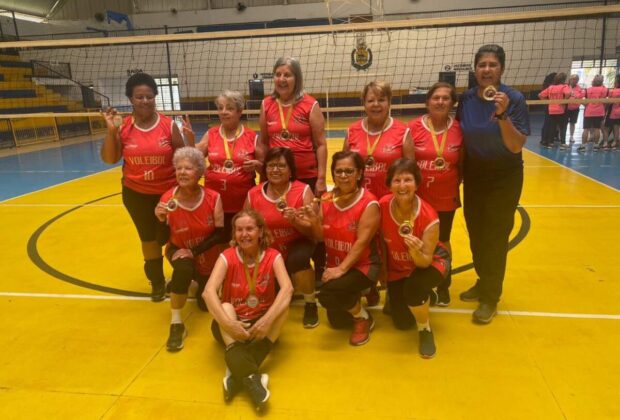 O voleibol 70+ da Prefeitura de Amparo é campeão da Copa Jaguariúna
