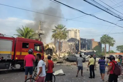 Forte explosão destrói restaurante e outros imóveis em Teresina