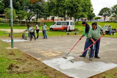 Mutirão de limpeza e manutenção acontece na Praça do Jardim Igaçaba