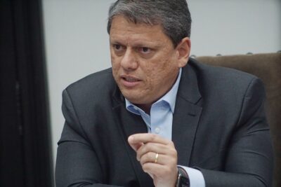 Governador de SP veta projeto de lei que garante distribuição de absorventes gratuitos no estado