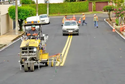 Ruas recapeadas recebem nova sinalização de solo