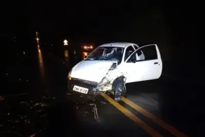 Duas pessoas ficam feridas num acidente envolvendo carros e moto em Artur Nogueira