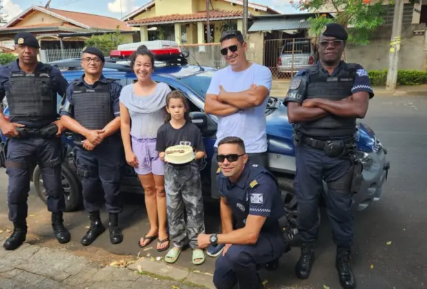 GAROTA APAIXONADA PELA GM GANHA BOLO NO DIA DO ANIVERSÁRIO 