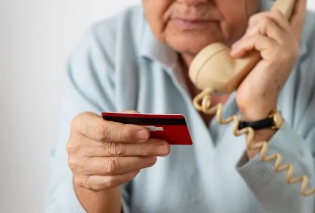CÂMARA AMPARO – Vereador de Amparo propõe lei para orientar idosos sobre golpes financeiros