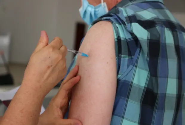Saúde de Holambra realiza vacinação contra a Covid-19 neste sábado