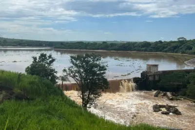 Barragem de represa se rompe em Cosmópolis e nível baixa 2 metros em poucas horas