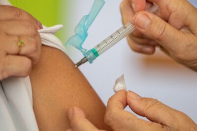 Artur Nogueira amplia vacina bivalente para todos dos grupos prioritários
