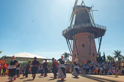 Festa popular na Holanda, Dia do Rei resgata cultura dos imigrantes em Holambra no dia 30