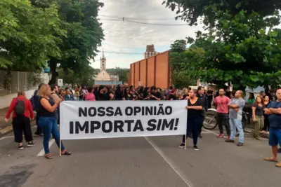 SERVIDORES DE JAGUARIÚNA EM GREVE; ESCOLAS E CRECHES SEM AULAS