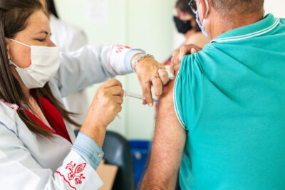 Amparo inicia campanha de vacinação contra gripe.