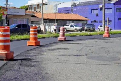 Avenida Bandeirantes começa a receber novo asfalto