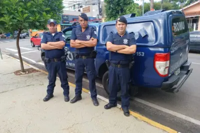 Homem com surto psicótico, armado com canivete, ameaça funcionários, alunos, pais e causa pânico em creche de Pedreira