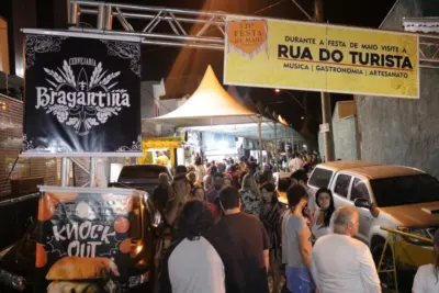 Rua do Turista reúne shows, gastronomia e artesanato